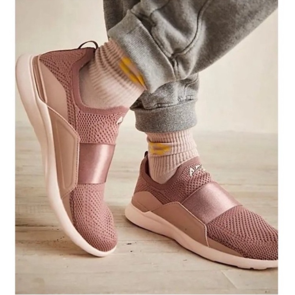 APL Techloom Bliss Trainer Tennis Shoes 5.5